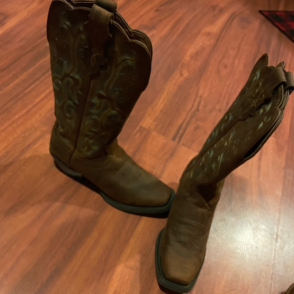 Size 7 women’s Justin Boots, worn once